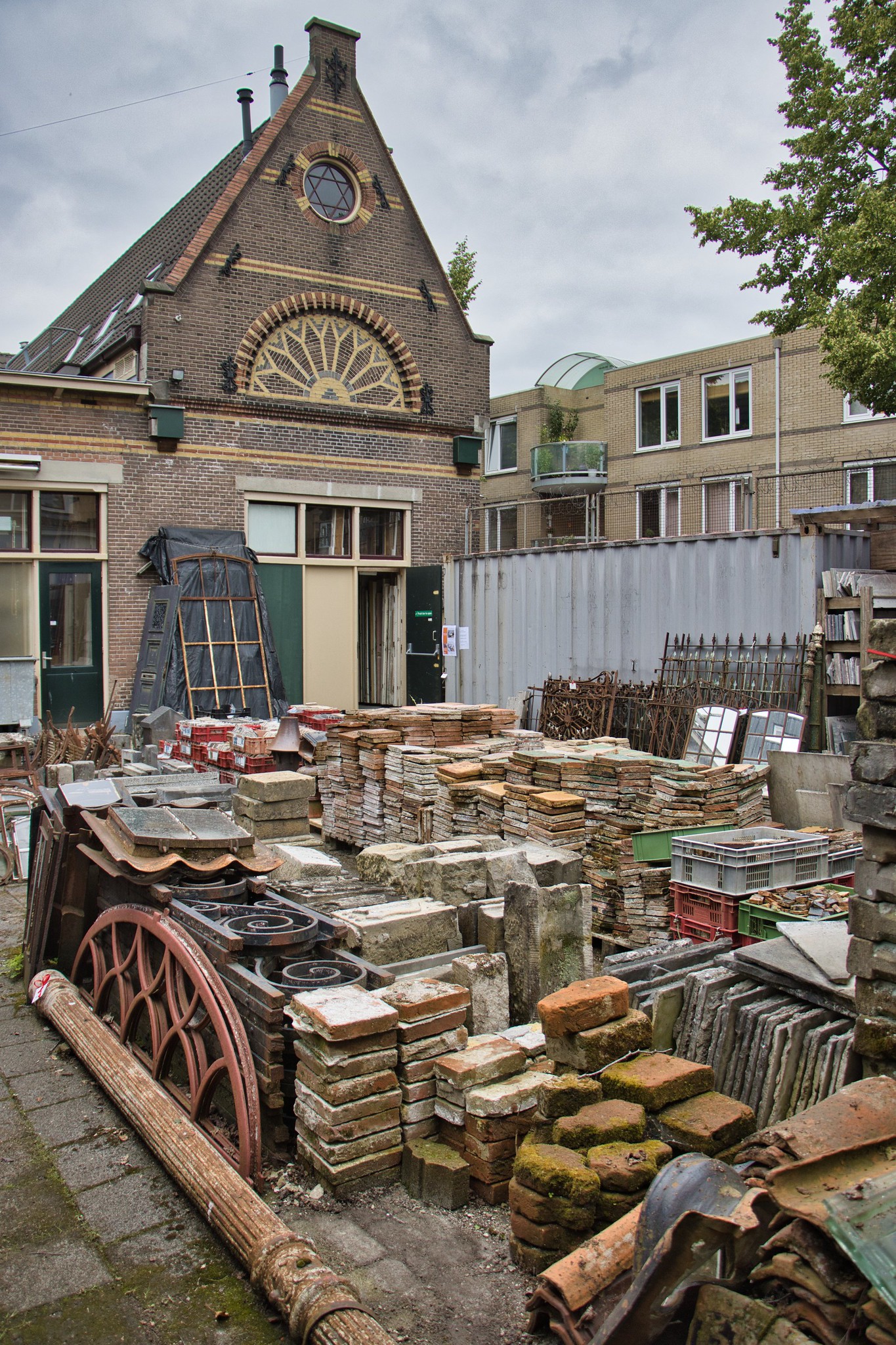 Oude bouwmaterialen opslag