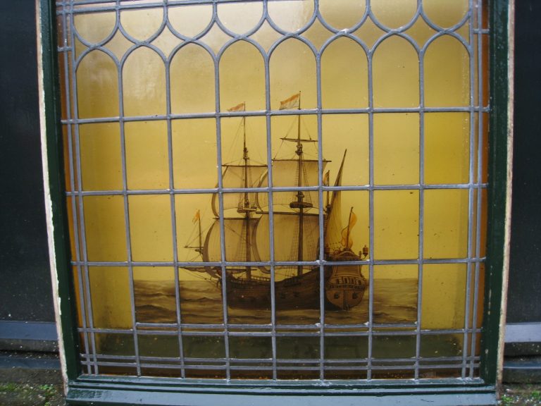 N358 – Glas in lood