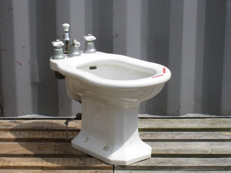 Y329 – Sanitair